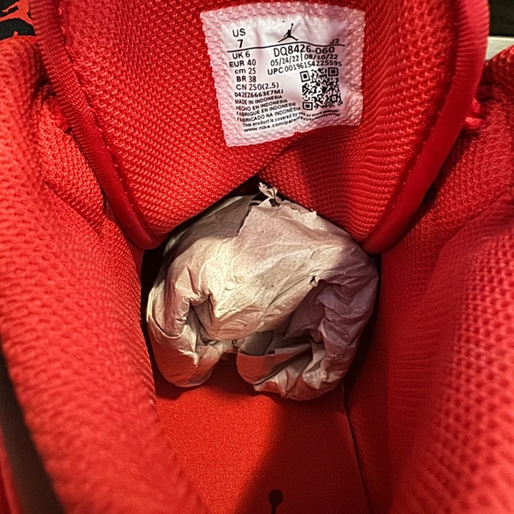 AIR JORDAN 1 MID (Black/Fire Red-White) - Picture 7 of 11